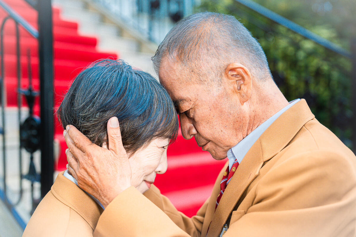 シニアの学園ラブコメ」で注文激増 老舗アイス会社の斬新CMに爆笑47万