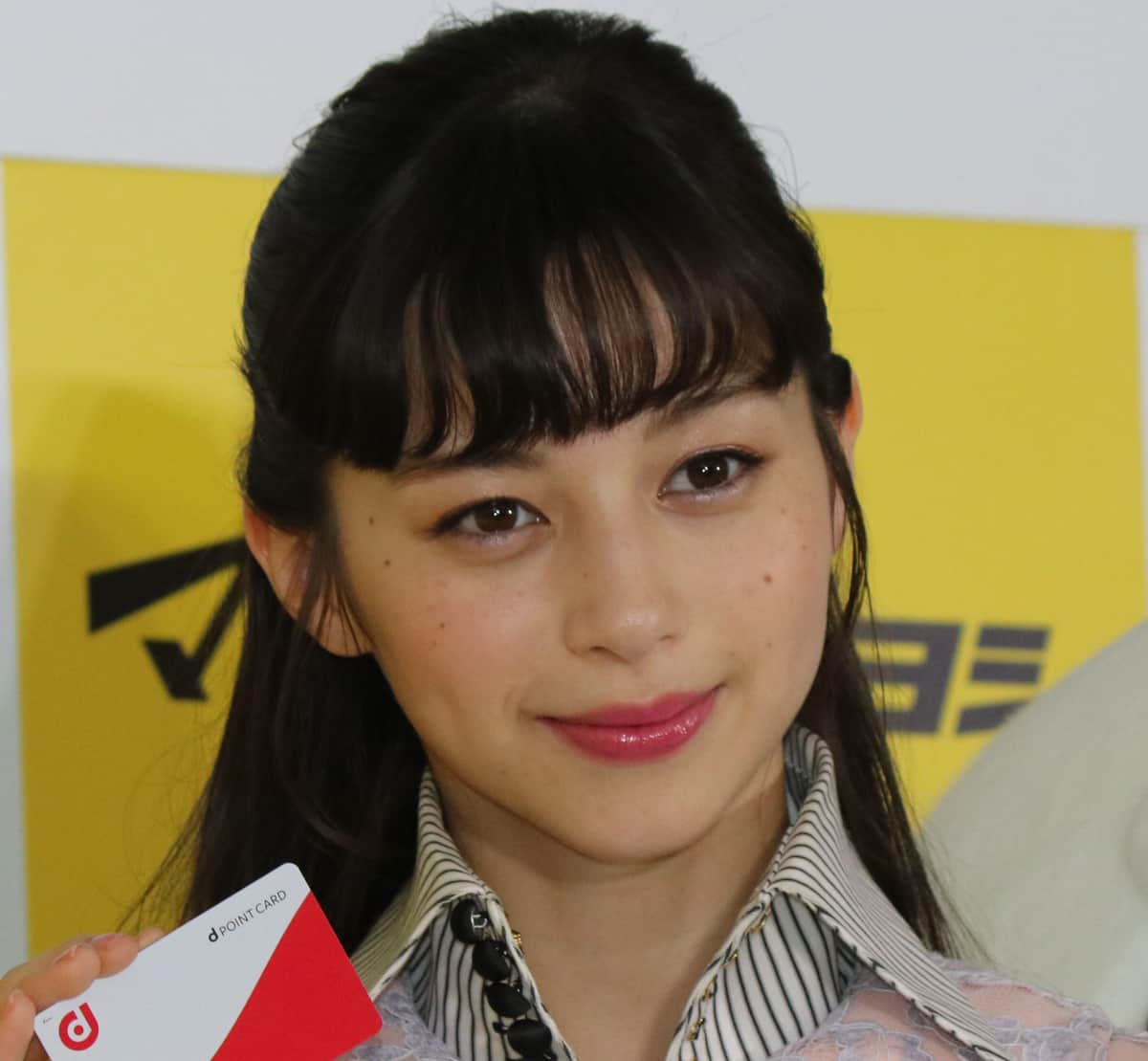 中条あやみ 直筆サイン入りエコバッグ 中条あやみ、大量の直筆サイン入りフォトカードを披露！「一生懸命書き