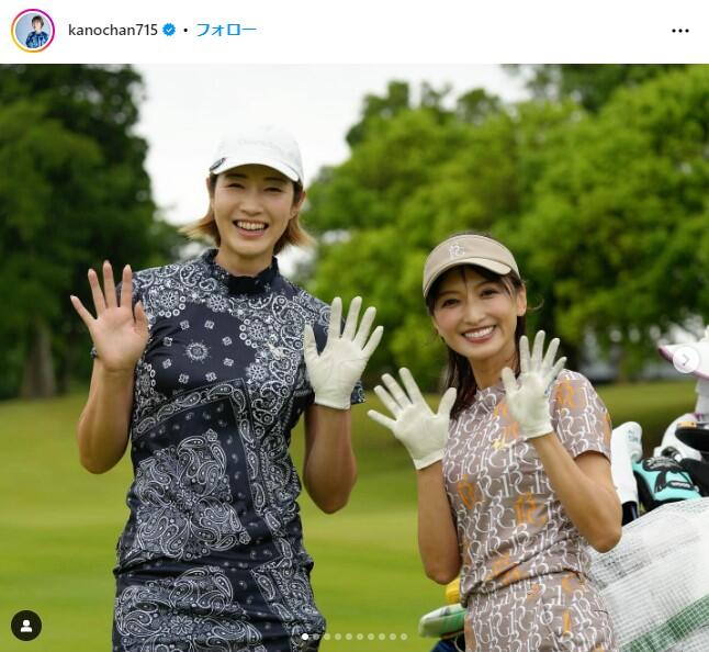 狩野舞子＆望月理恵、ミニスカで「色気ダダ漏れ」ゴルフ姿 23cm身長差