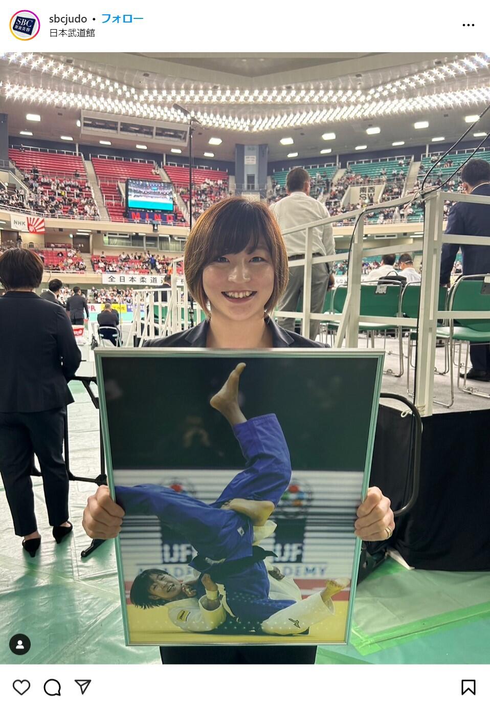 Judo’s Golden Goddess: Natsumi Kakuta Stuns with Chiseled Swimsuit Abs