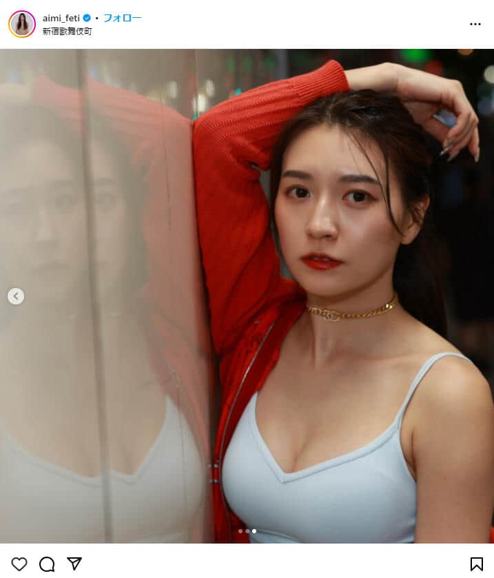 元教習指導員グラビアモデル、網タイツ美脚のぞくバニーガール姿で