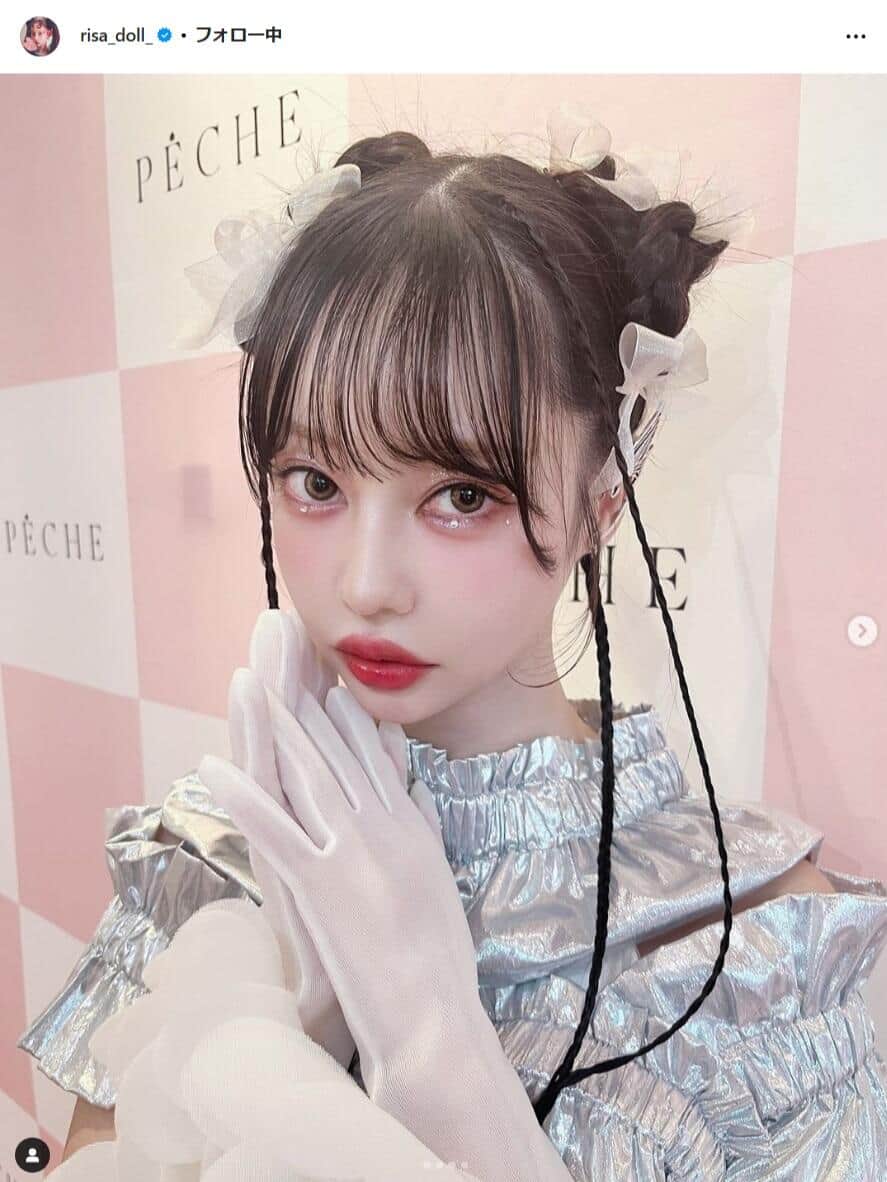 モデル中村里砂、個性的ファッションに反響「お人形を超えてます