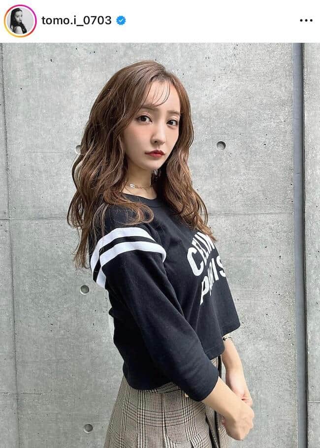 板野友美、お尻ギリギリ超ミニスカ姿の破壊力 「足長～い！！」「魅力