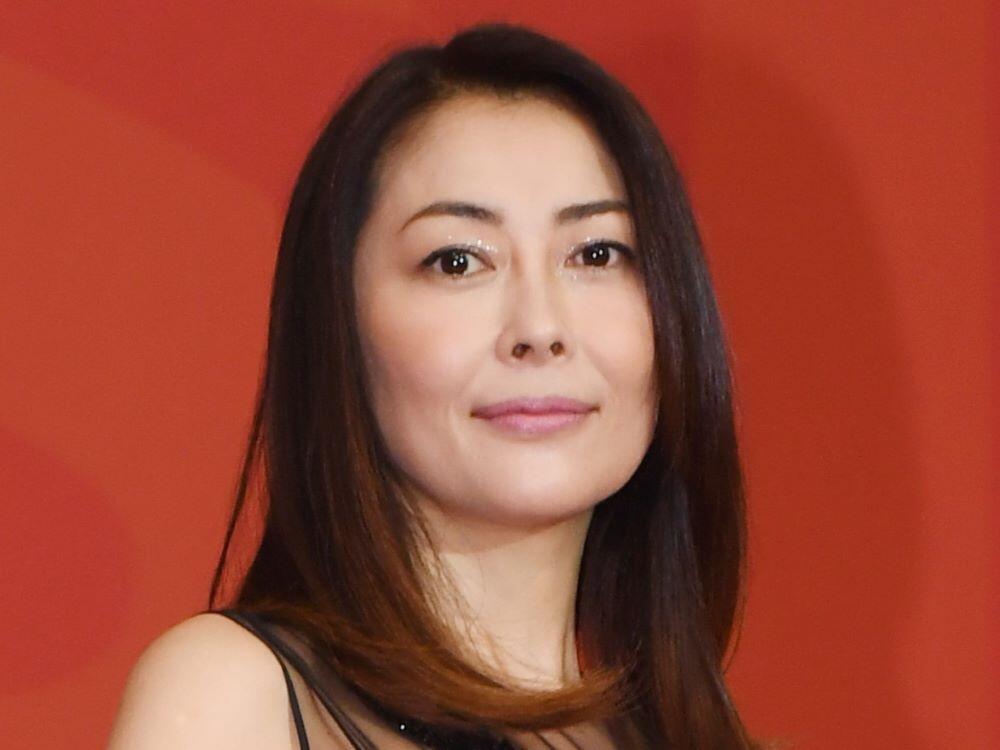 出演者がまた1人」 中山美穂さん急死で「コンフィデンスマンJP