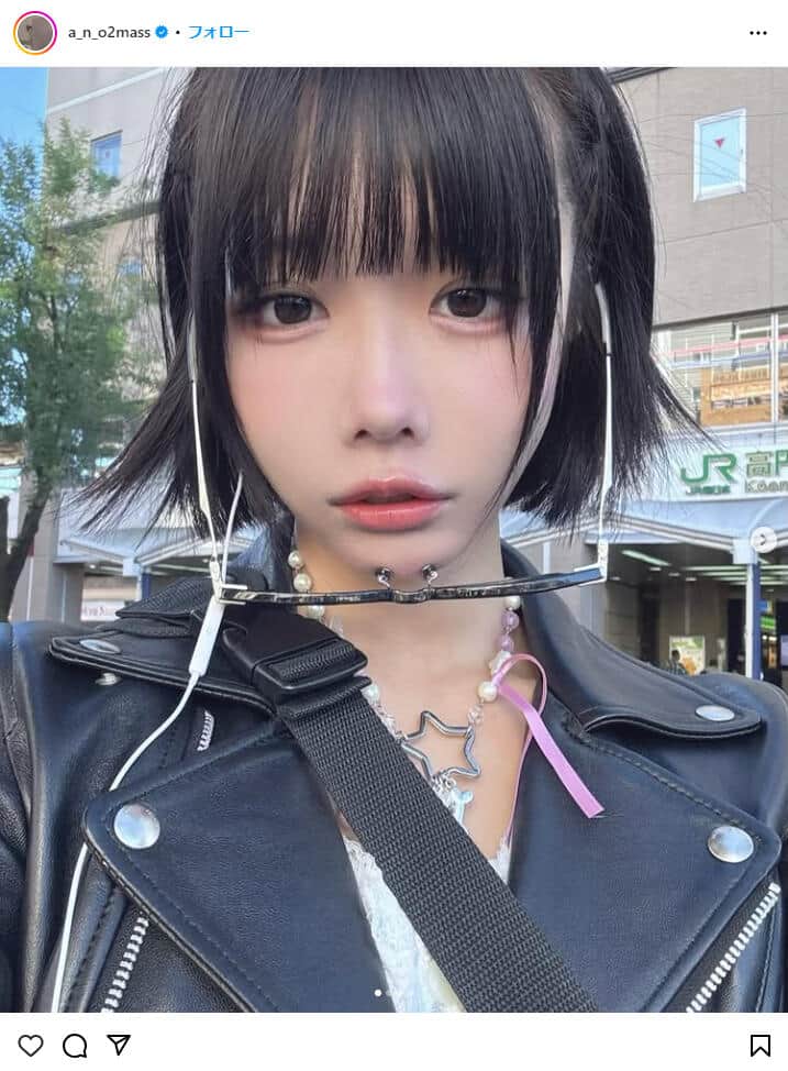 あのちゃん、ミニ丈ボトムス×「中高生の頃」から着てるセーターで