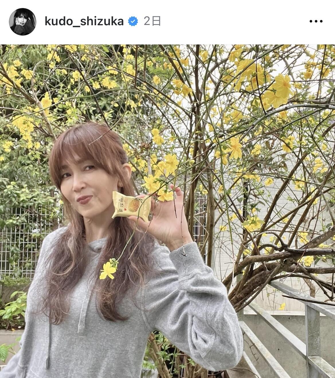 女神降臨」工藤静香55歳、艶やか黒ロングドレス姿が圧巻 「とっても