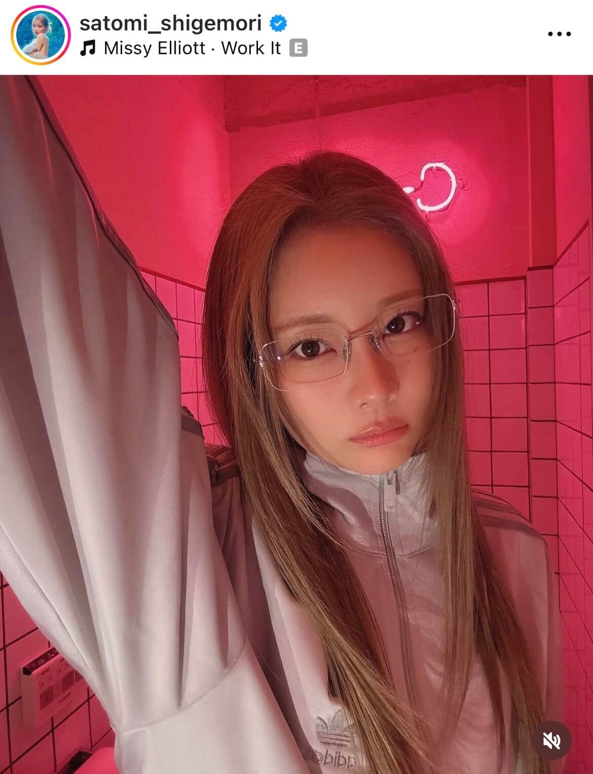 可愛すぎる」重盛さと美、全身アディダス!ビジュ最高の上目遣い&舌 可愛すぎる」重盛さと美、全身アディダス!ビジュ最高の上目遣い&舌