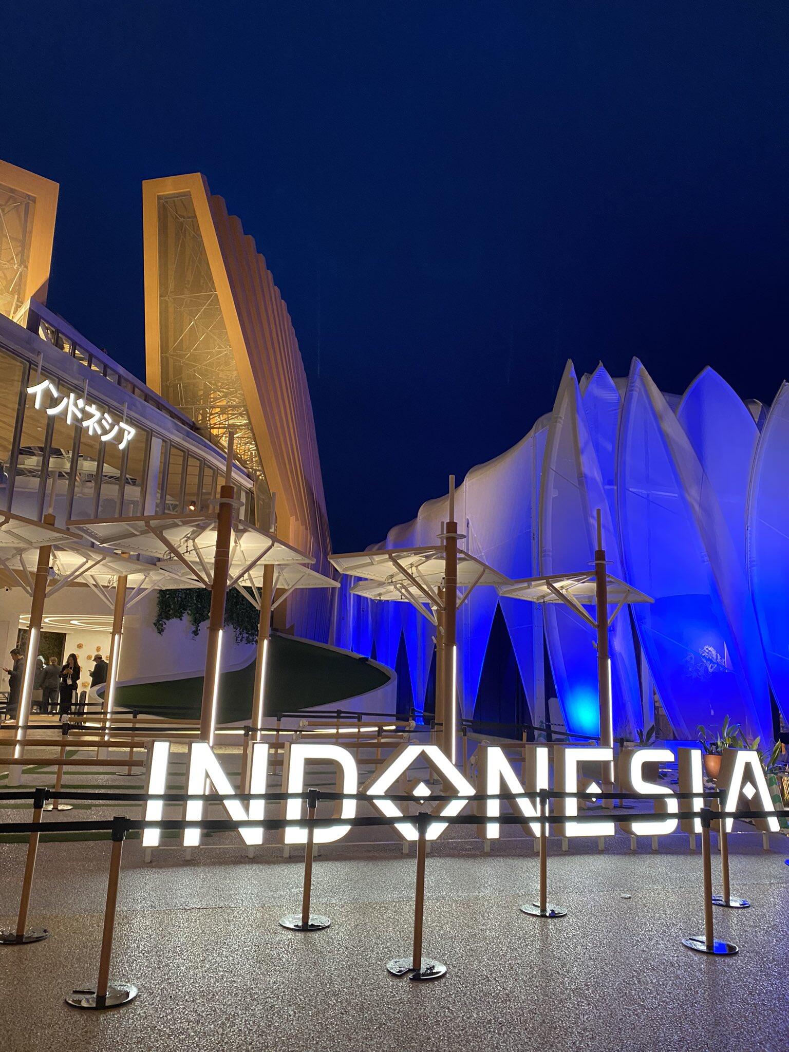 万博インドネシア館「自由すぎて」8万いいね サッカー観戦の珍光景