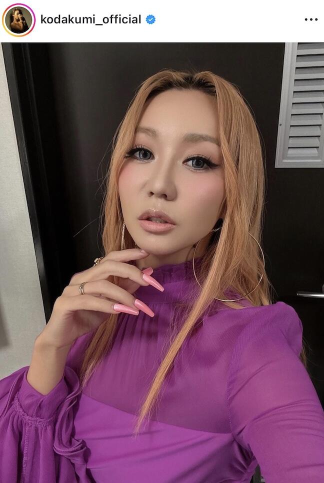 くびれが美しい」倖田來未42歳、ヘソ見え＆キッズサイズTシャツ
