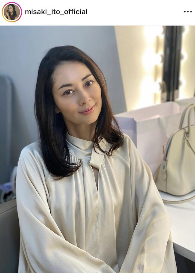 伊東美咲48歳、すらりタイトドレスで圧倒的美しさの衝撃 「変わらぬ