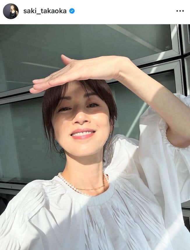 高岡早紀52歳、ノースリーブ自撮りの色気にドキっ美しさ限界突破