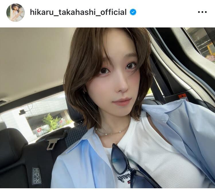 高橋ひかる、ノースリーブワンピ姿で髪かき上げ 圧倒的小顔にどよめき