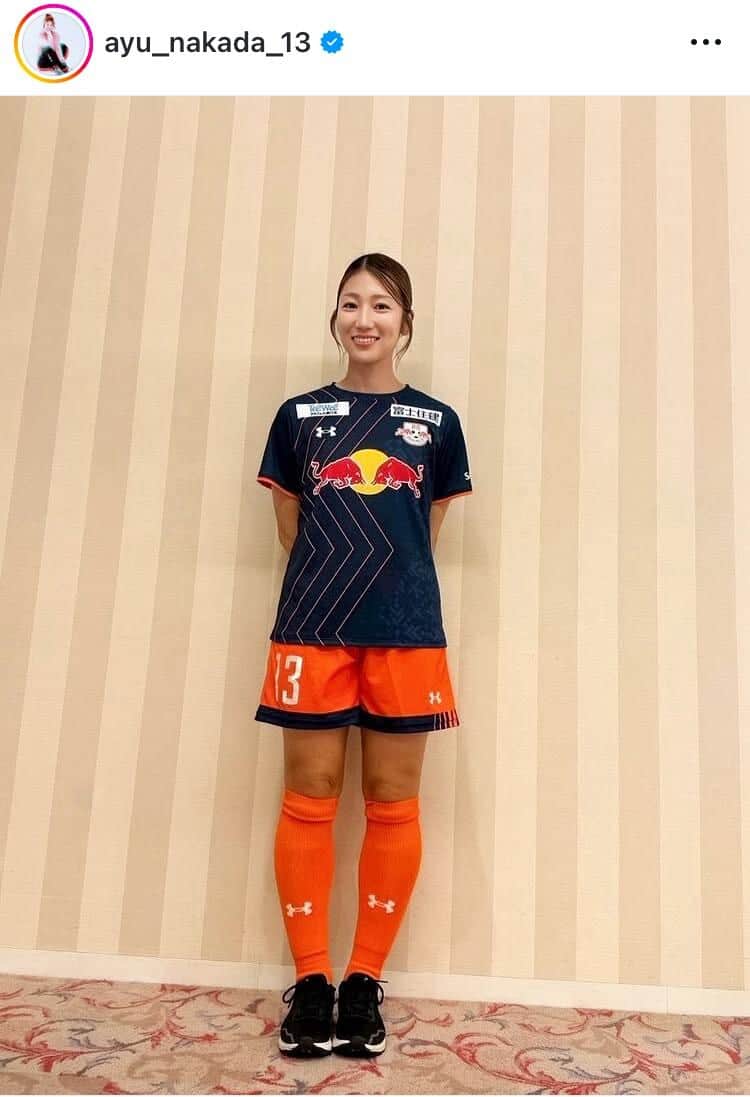 美女サッカー仲田歩夢、「メッチャ可愛い」ミニ丈トップス着こなし