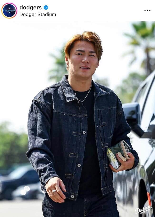 山本由伸、デニムのジャケット姿でかっこよすぎ球場入り 佐々木朗希は