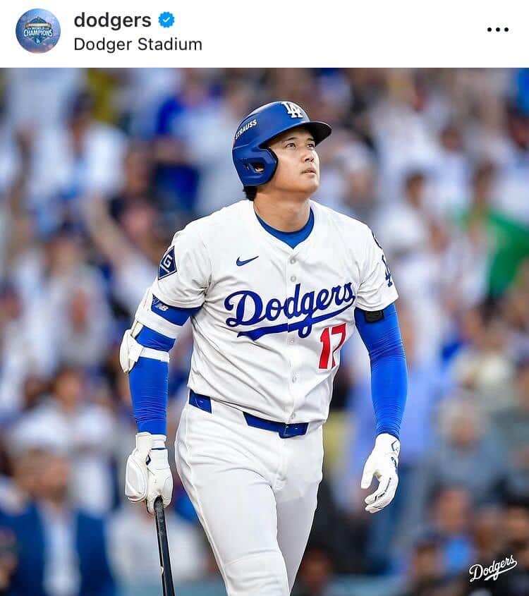 MVP大谷翔平、愛犬デコピンに歓喜のキス真美子さんと3ショット