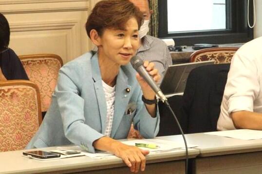 立憲・鎌田さゆり氏、他の議員の質疑中の「態度が悪い」 SNSで批判