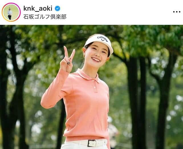 女子ゴルフの青木香奈子、ミニ丈花柄ワンピで「激カワ」大絶賛