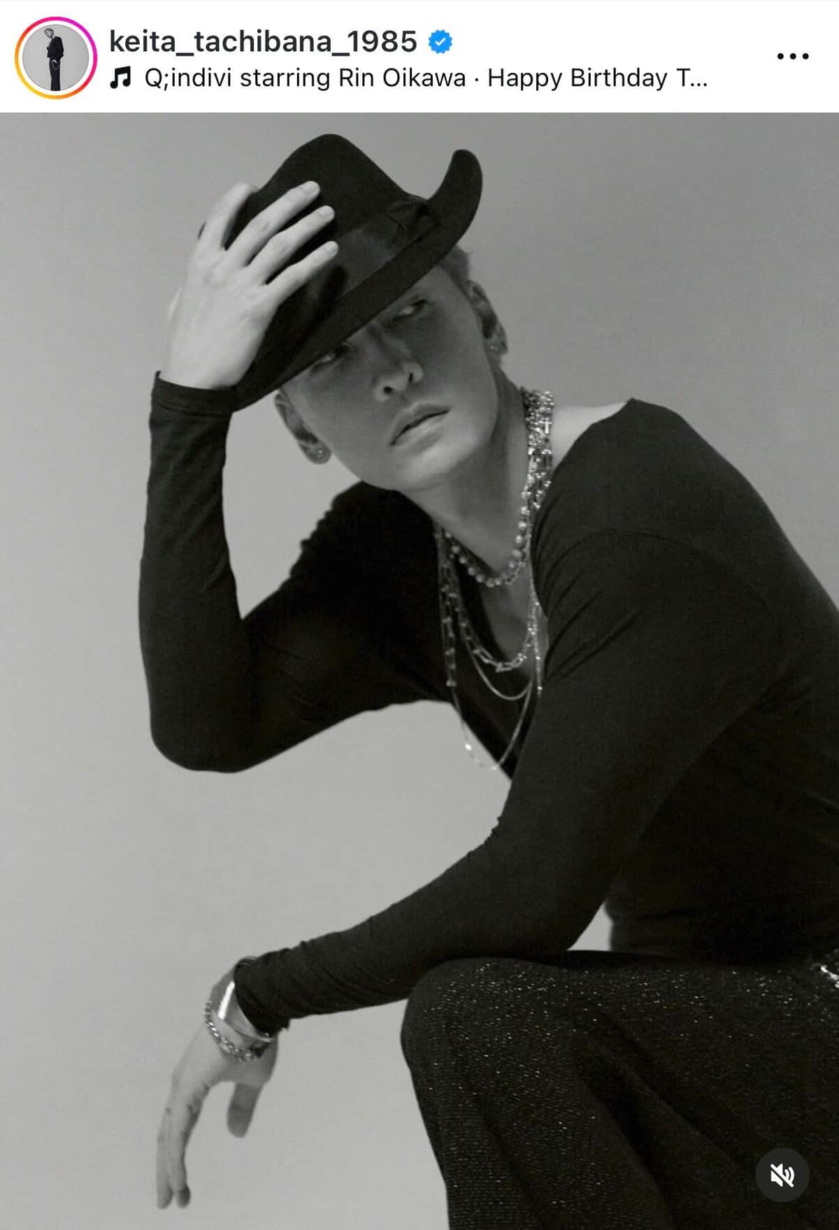 w-inds.」橘慶太、40歳の誕生日 ハットに手を添え、バキバキ腹筋