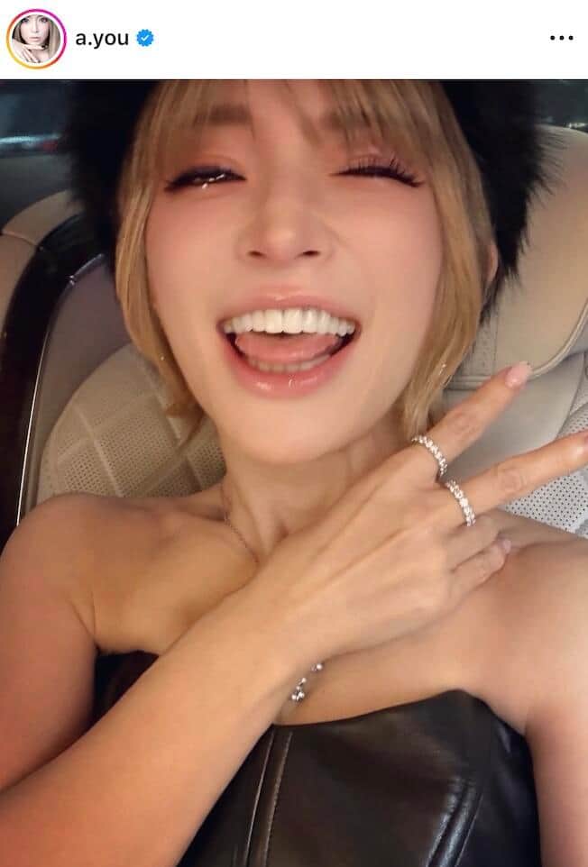 浜崎あゆみ、三つ編み×ニット帽でお茶目なポーズを 「え、かわいすぎ