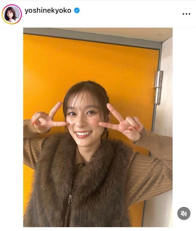 芳根京子、ふわふわミニスカ×ジャケットのコーデでおなかチラリ 「安定