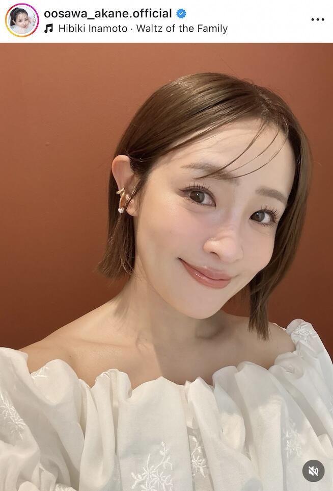 大沢あかね、さわやかTシャツ×デニムのシンプルコーデに反響 「何か