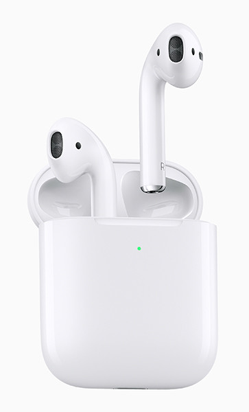 2016年にAppleから登場した「AirPods」は、フルワイヤレスイヤホンが広がるきっかけとなった。写真は第2世代機。