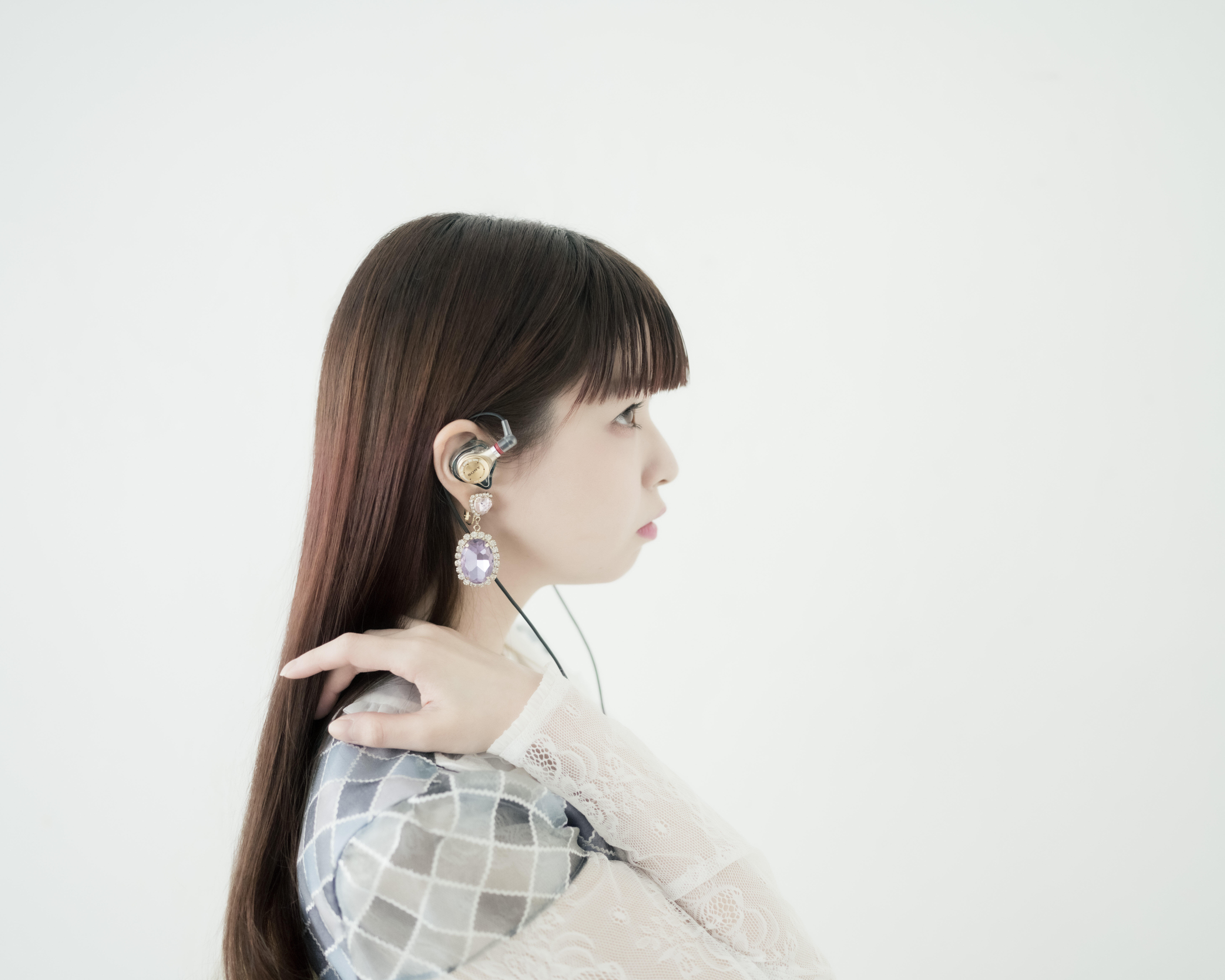 「ボーカルの息遣いを楽しんで」Just ear : 春奈るな氏コラボモデルを限定発売