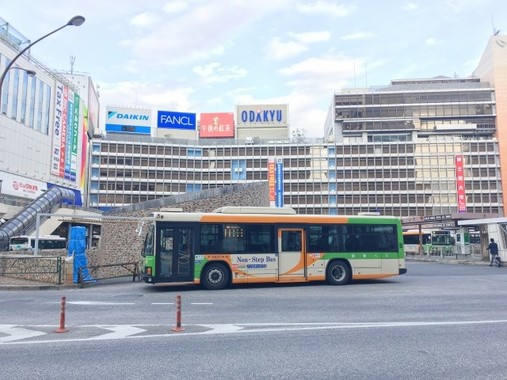 路線バスの6割超が赤字だった（写真は、新宿駅西口ターミナル）
