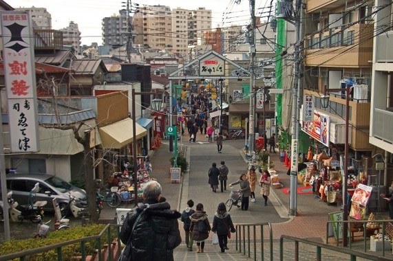 田端周辺は下町情緒あふれる。谷中や日暮里も近い