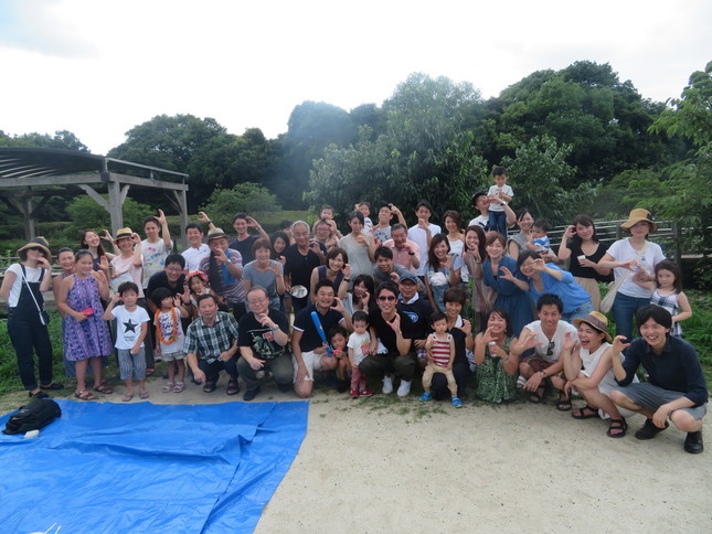 会社のバーベキューパーティーも家族一緒、アットホームだ（2017年、東京都立川市の昭和記念公園で）