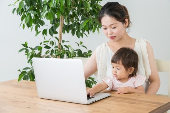 働く主婦の家計は大変！（写真はイメージ）