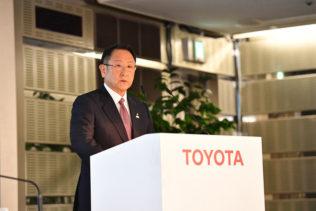トヨタ自動車の3月期決算説明会で「モビリティー・サービス・プラットフォーマー」を目指す考えを示した豊田章男社長