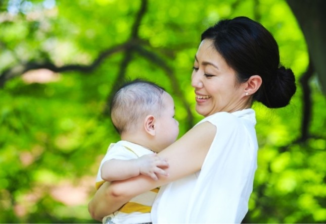 子育てに専念するのがそんなにいけない？（写真はイメージです）