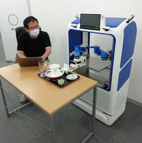 NEDO STS事業に採択されたスマイルロボティクスの下膳ロボット