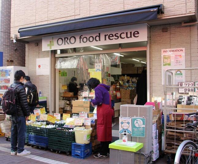 多くの人で賑わう東京・大田区の糀谷商店街に「OROフードレス救 糀谷店」はある（写真は、編集部撮影）