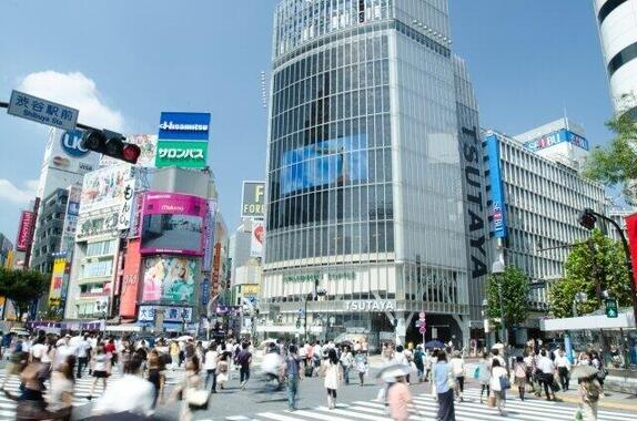 居住人口は多い東京都だが、関係人口は福島県の半分ほどだ（写真は、東京・渋谷駅前のスクランブル交差点）