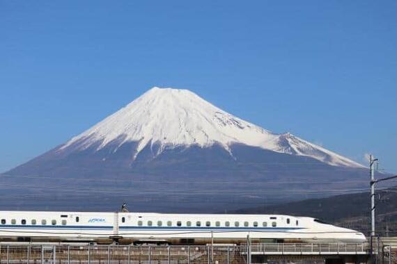 もし富士山が噴火したら、新幹線は寸断されてしまう（写真はイメージ）