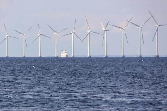 欧州では洋上風力発電の導入が進められているが……（写真は、デンマークの洋上風力発電）