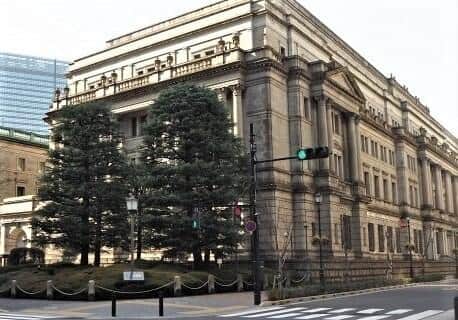 断固、金融緩和を進める強い意志を示した日本銀行本店