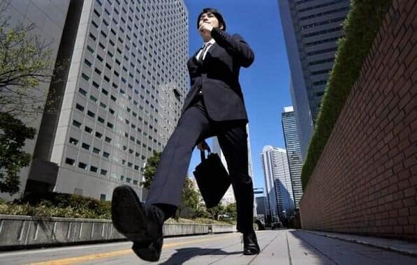 日本の多くの企業はできるだけ若くて伸びしろのある人材を採用する（写真はイメージ）