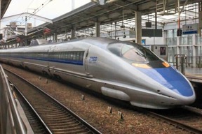 JR西日本は運輸輸送業のほか、ホテルなども展開（写真はJR西日本「山陽新幹線」）