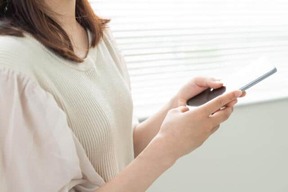 毎日の生活に欠かせないスマホ（写真はイメージ）