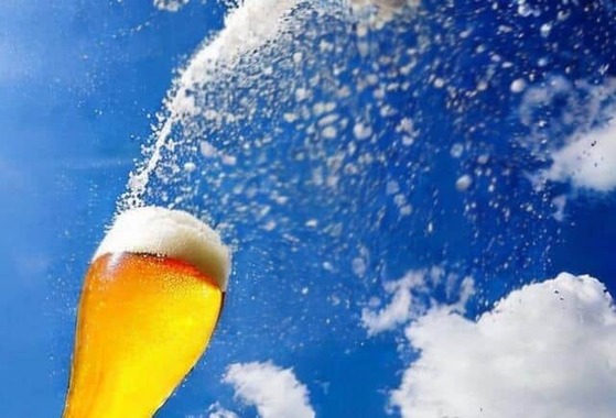 今夏はビアガーデンが活況に（写真はイメージ）
