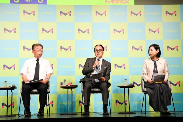 パネルディスカッションの様子（左から、中山健夫教授、大家基嗣教授（慶應義塾大学医学部 泌尿器科）、池田明子氏（NPO 法人キャンサーネットジャパン プロジェクトマネージャー））