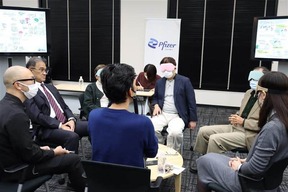 ファイザー主催のワークショップ「ブラインド・トーク」
