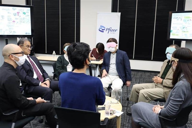 ファイザー主催のワークショップ「ブラインド・トーク」
