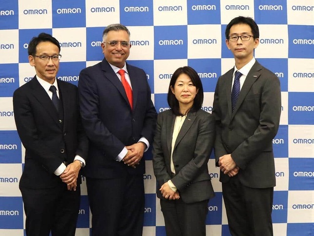 記者発表会に登壇した4人