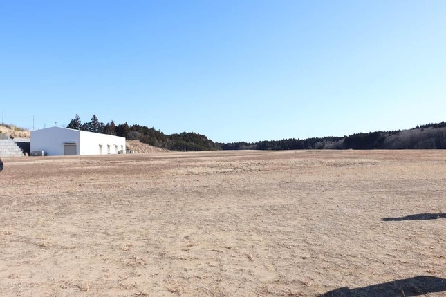 土壌貯蔵施設。この下に除去土壌が保管されている