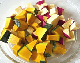 かぼちゃやさつまいもを食べやすい大きさに