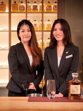 男同士で飲みに行ける「ウイスキーボトルバー」 <br />接客は女性スタッフ、お酒作りの技術の高さもポイント